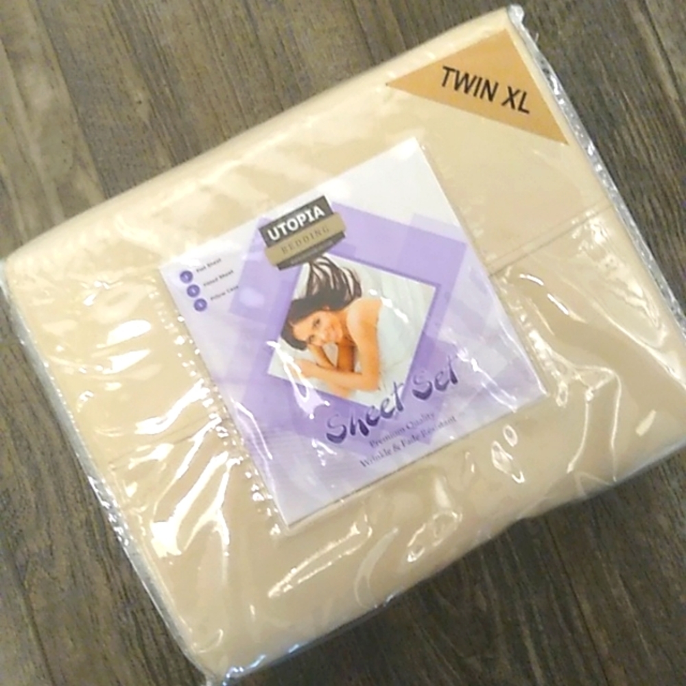 Utopia Twin XL - College Merch Dorm